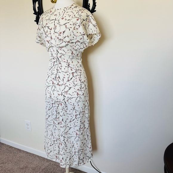 H&M White Floral Print Tapered Waist Dress - Picture 6 of 10